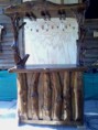 /album/fotogaleria/este-mini-bar-esta-hecho-de-varios-tipos-de-madera-por-ejemplo-manio-pino-insigne-rauli-y-naranjo-jpg1/